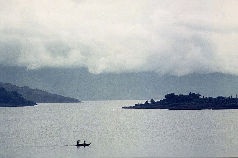 File:Atitlan.JPG