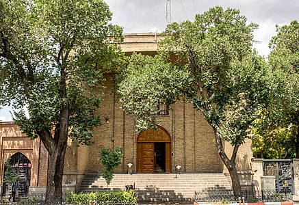 Azerbaijan Museum, Tabriz, Iran, entrance.jpg