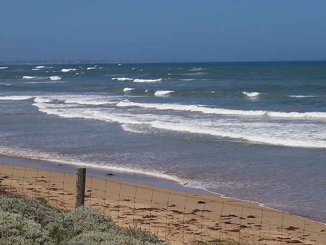640px-Beach,_Ocean_Grove,_Victoria_Australia_000_0137.JPG (640Ã480)