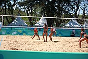 Deutsch: Beachvolleyball bei den Olympischen Jugendspielen 2018; Tag 8, 14. Oktober 2018; Mädchen, Achtelfinale – USA-Peru 2:0 (21–19/21–12) English: Beach volleyball at the 2018 Summer Youth Olympics at 14 October 2018 – Girls Round of 16 – USA-Peru 2:0 (21–19/21–12)