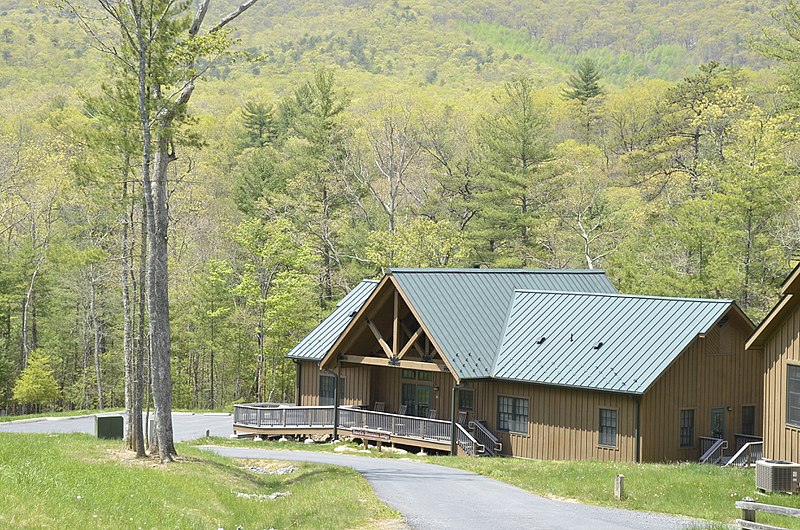 File:Beard's Mountain Lodge at Douthat State Park (26914789983).jpg