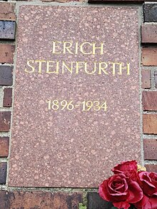 Berliini Friedrichsfelde Zentralfriedhof, Gedenkstätte der Sozialisten (Urnenwand) - Steinfurth.jpg