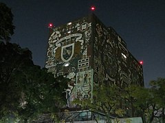 Biblioteca central de la UNAM al amanecer 01.jpg