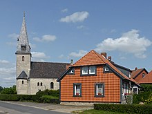 Datei:Boimstorf_Kirche+Schule.jpg