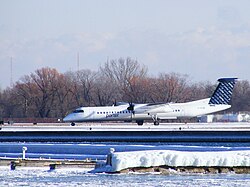 Dash-8-Q400 авиакомпании Porter Airlines в аэропорту Торонто Бишоп