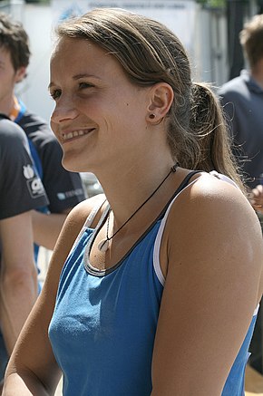 Anna Stöhr durant les demi-finales de la coupe du monde d'escalade à Vienne en 2010.