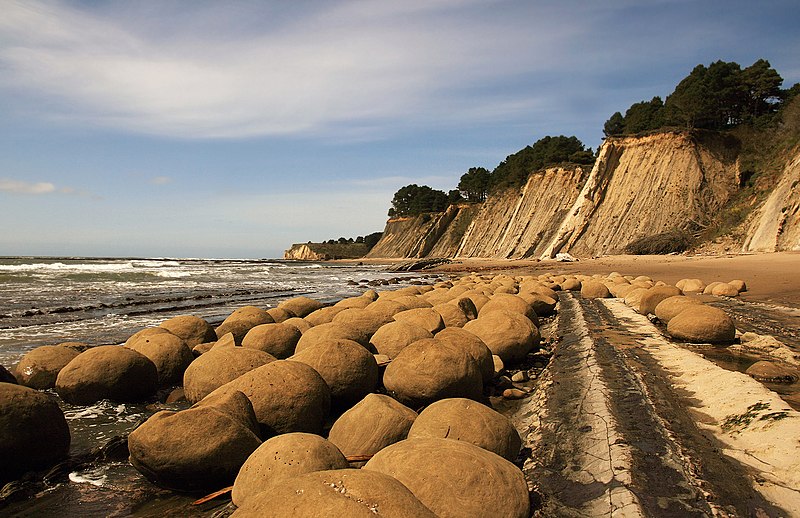 File:Bowling Balls Beach 2 edit.jpg