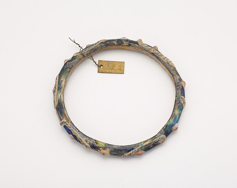 File:Bracelet-saam 1929.8.162.2.jpg