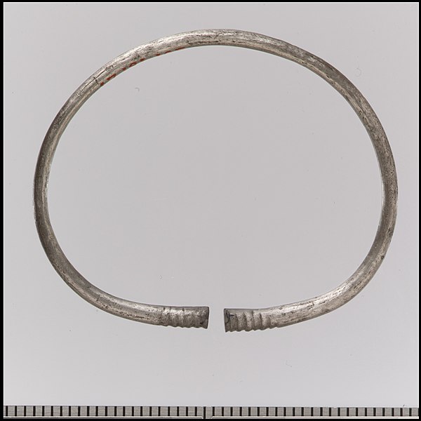 File:Bracelet MET dp30248.jpg