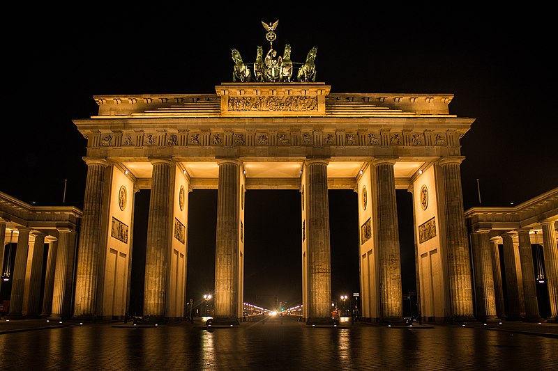 File:Brandenburg Gate by night.jpg