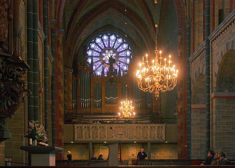 File:Bremer Dom, Hauptschiff, Blick zur Orgel.JPG