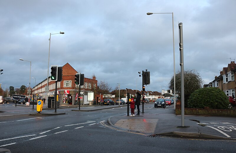 File:Bridge Road, Chessington - geograph.org.uk - 5995420.jpg