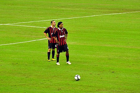 Tập_tin:Brocchi_Ronaldinho_free_kick.jpg