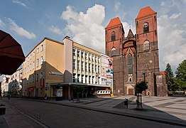 St. Nicholas kirke og Brzeski Dom Kultury kulturcenter
