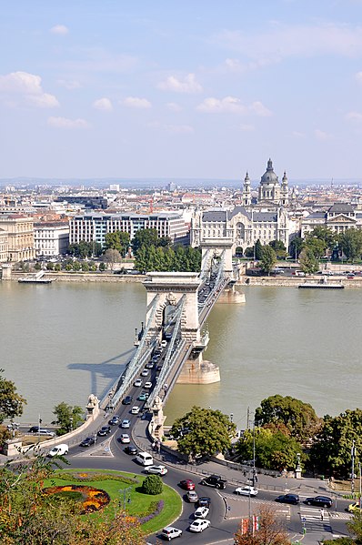 File:Budapest Szechenyi lanchid R01.jpg