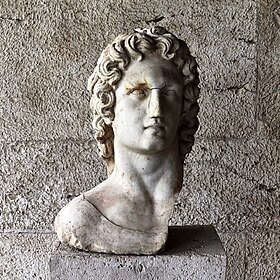Buste de Hélios, IIe siècle, musée de l'Agora antique d'Athènes, Athènes, Grèce.