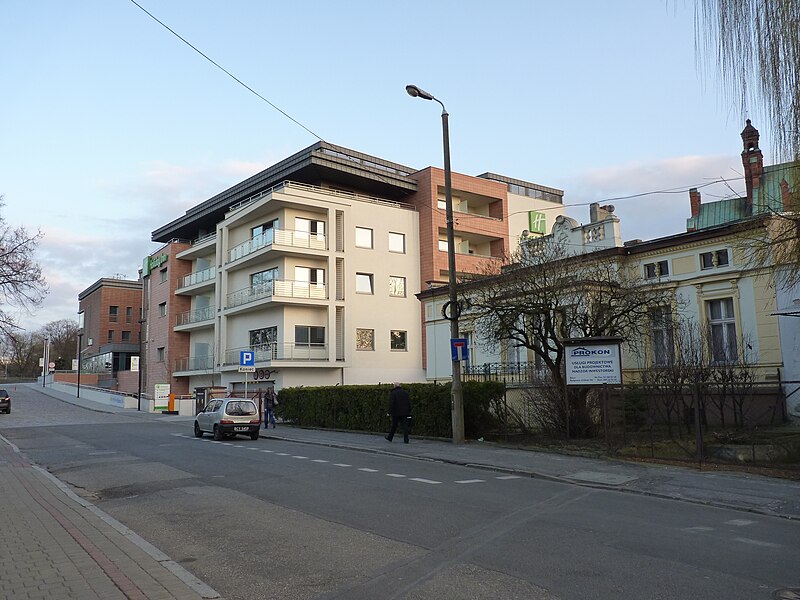 File:Bydgoszcz- Hotel - panoramio.jpg