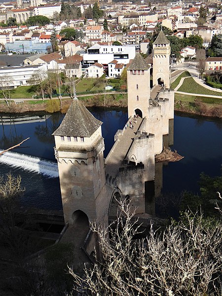 File:Cahors - Pont Valentré - En descendant de la Croix de Magne -2.jpg