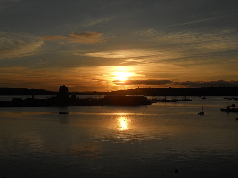 File:Camaret-sur-Mer ̠ Port 03.jpg