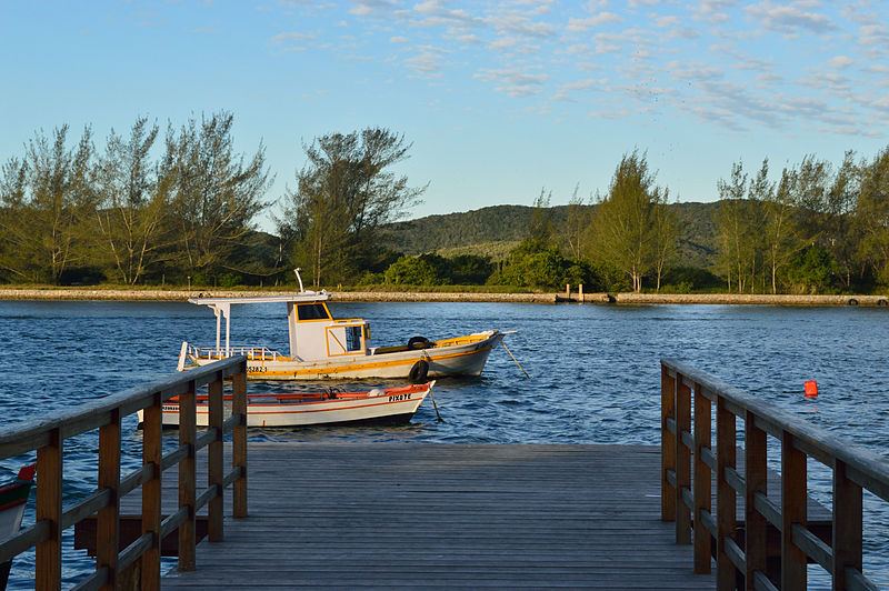 File:Canal e o Barco.JPG