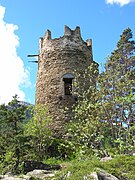 L'ingresso sopraelevato della torre