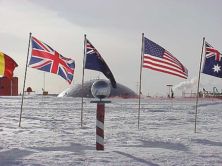 Tập_tin:Ceremonial_South_Pole.jpg