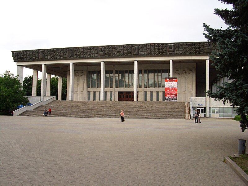 File:Chisinau Theatre Opera and Ballet.jpg