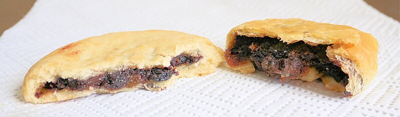 File:Chorley cake and Eccles cake.jpg