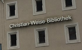 Inschrift auf der öffentlichen Bibliothek im Salzhaus