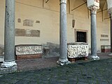 Salerno: Atrium des Domes San Matteo, antike Sarkophage