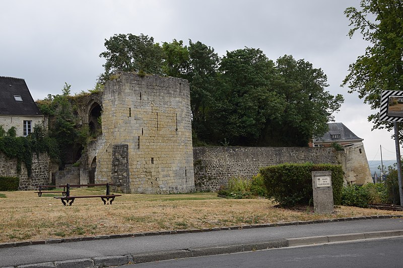 File:City walls of Laon porte de soisson 3.JPG