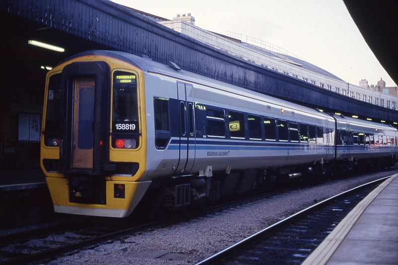 File:Class 158 DMU 158819 to Portsmouth, Bristol Temple Meads 27.2.1993. (9922352786).jpg
