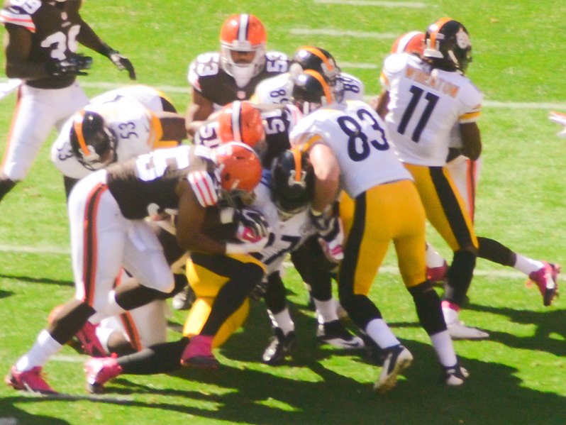 File:Cleveland Browns vs. Pittsburgh Steelers (15531144682).jpg