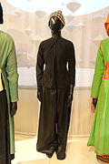 120px Costume Ba ba%2C Viet%2C Ben Tre%2C 1968%2C industrial fabric Vietnamese Women%27s Museum Hanoi%2C Vietnam DSC04104