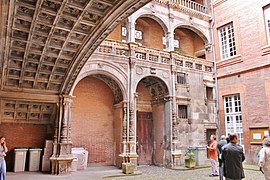 El patio renacentista del hôtel de Bernuy, siglo XVI.