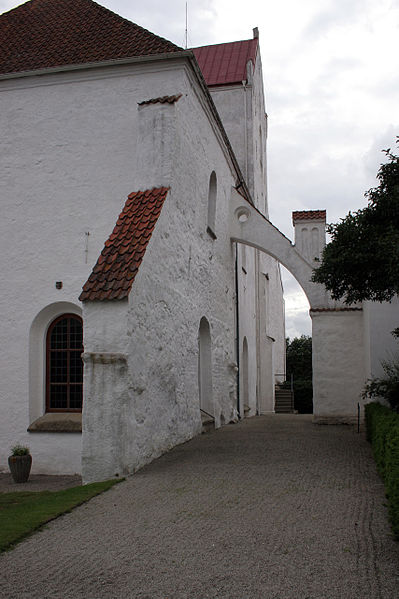 File:Dalby kyrka-3.jpg