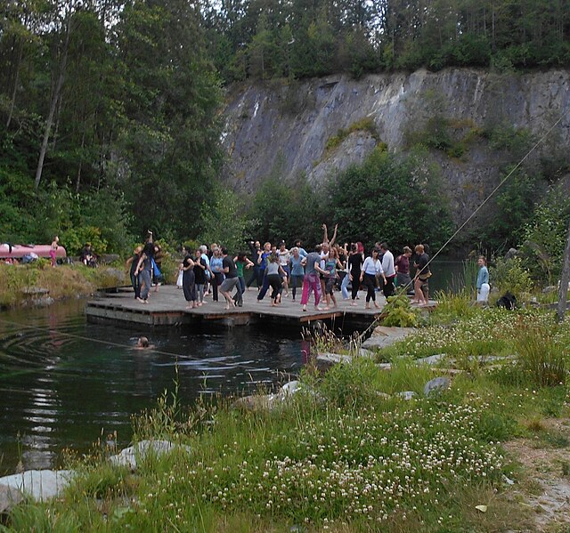 File:Dancing on the dock (28032549330).jpg