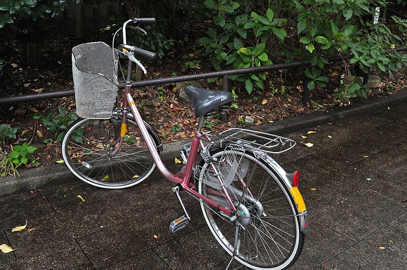 File:Deki-brand bicycle in Ueno Park.jpg