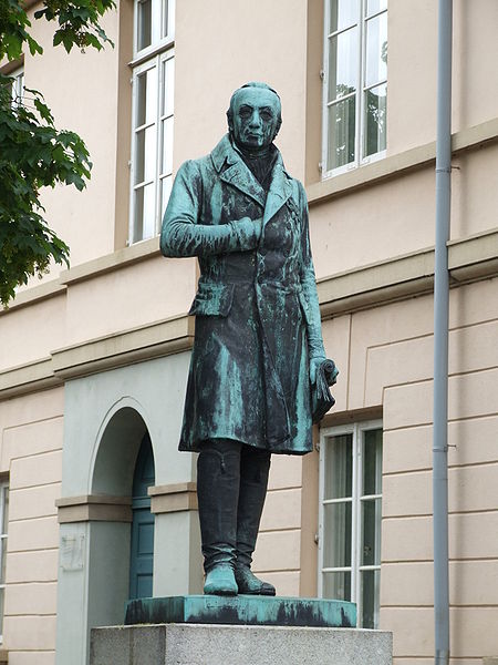 File:Denkmal Peter Friedrich Ludwigs auf dem Oldenburger Schloßplatz - DSCF1071.JPG