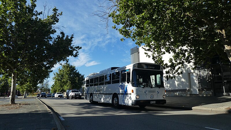 File:Diamond Lounge Limocoach Mercedes-Benz O305 (JW Bolton) CVL2574 @ Plain Street,East Perth.jpg