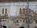 Čeština: Dům s větracími otvory v Dolních Vlencích. Okres Beroun, Česká republika. English: House with ventilation in Dolní Vlence village, Beroun District, Czech Republic.