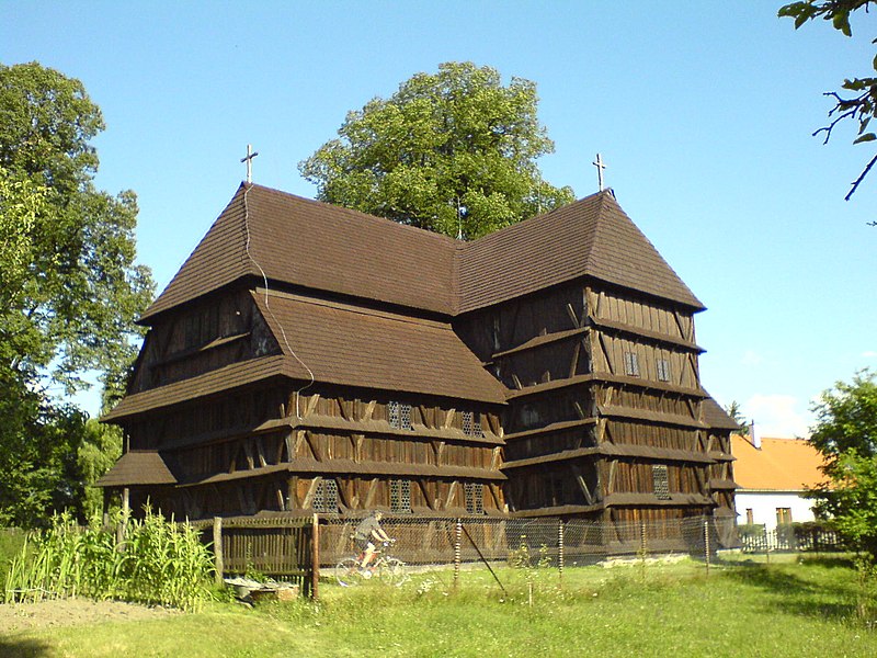 File:Drevený kostol Hronsek.JPG