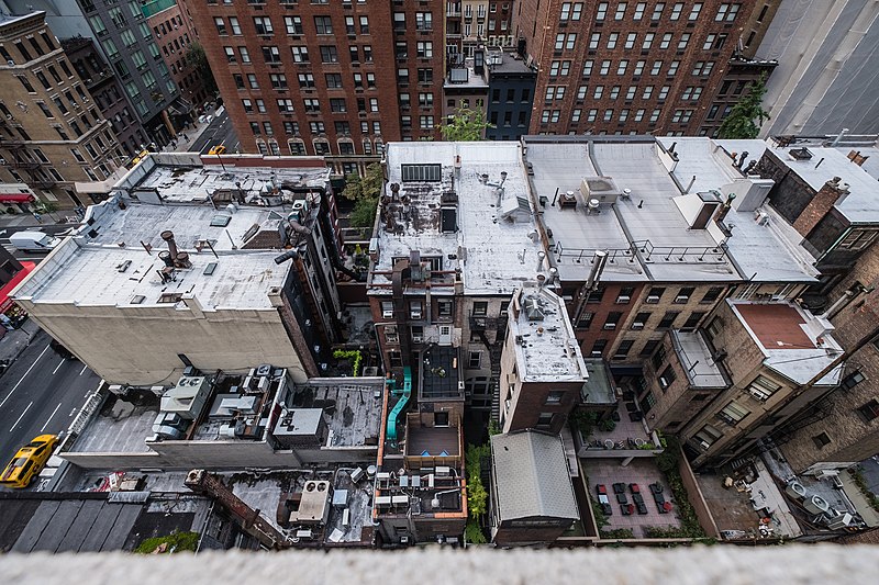 File:E 39th and Lexington, looking southeast.jpg