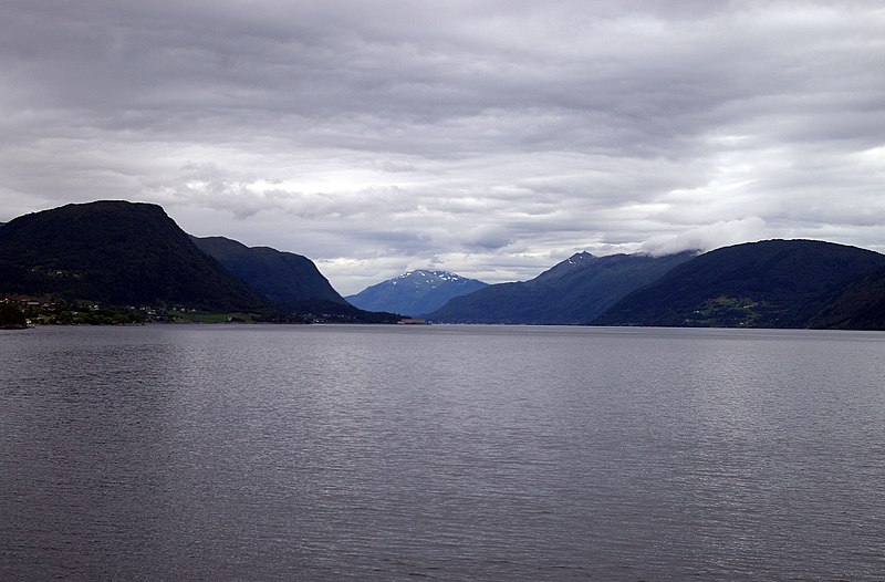 File:Eidsfjorden.JPG