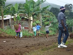 Habitants en route pour le marché