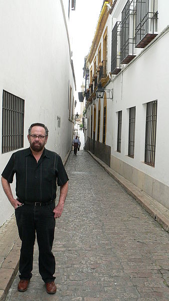 File:En una calle de Córdoba.jpg