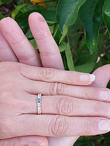 Zending streep vuist Engagement ring - Wikipedia