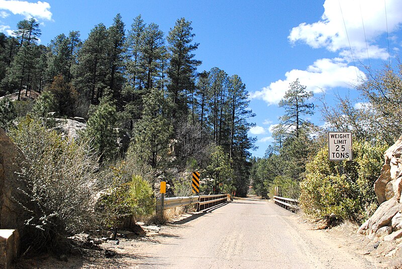 File:Entrance to Crown King (16637386499).jpg