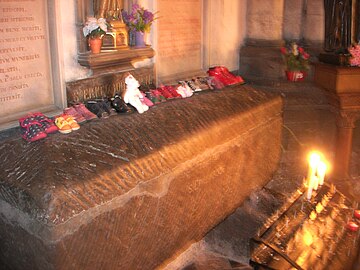 Erkembode-tomb.jpg