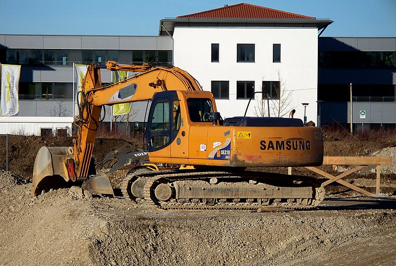 File:Excavator Samsung SE210 LC-3.JPG